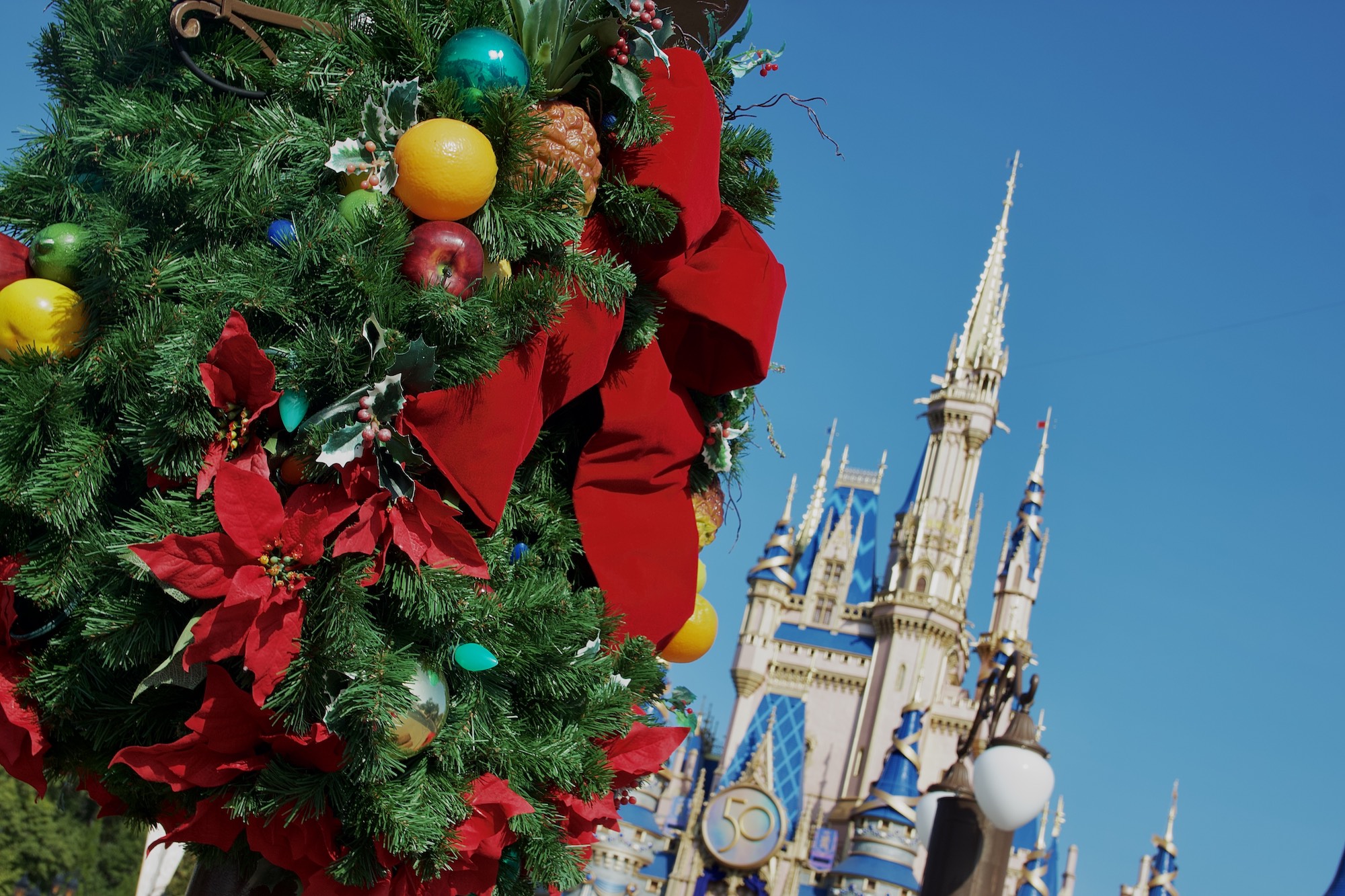 Holiday wreath in front of Cinderella castle